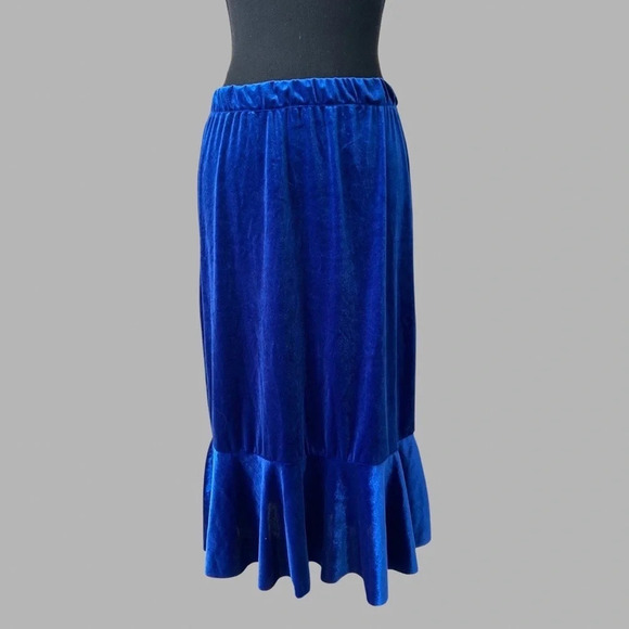 Shein High Waist Ruffle Hem Velvet Skirt - Picture 2 of 16